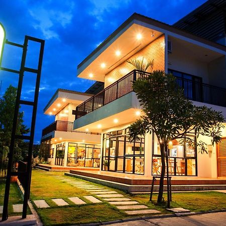 Yellow Moon Hotel Pattaya Esterno foto