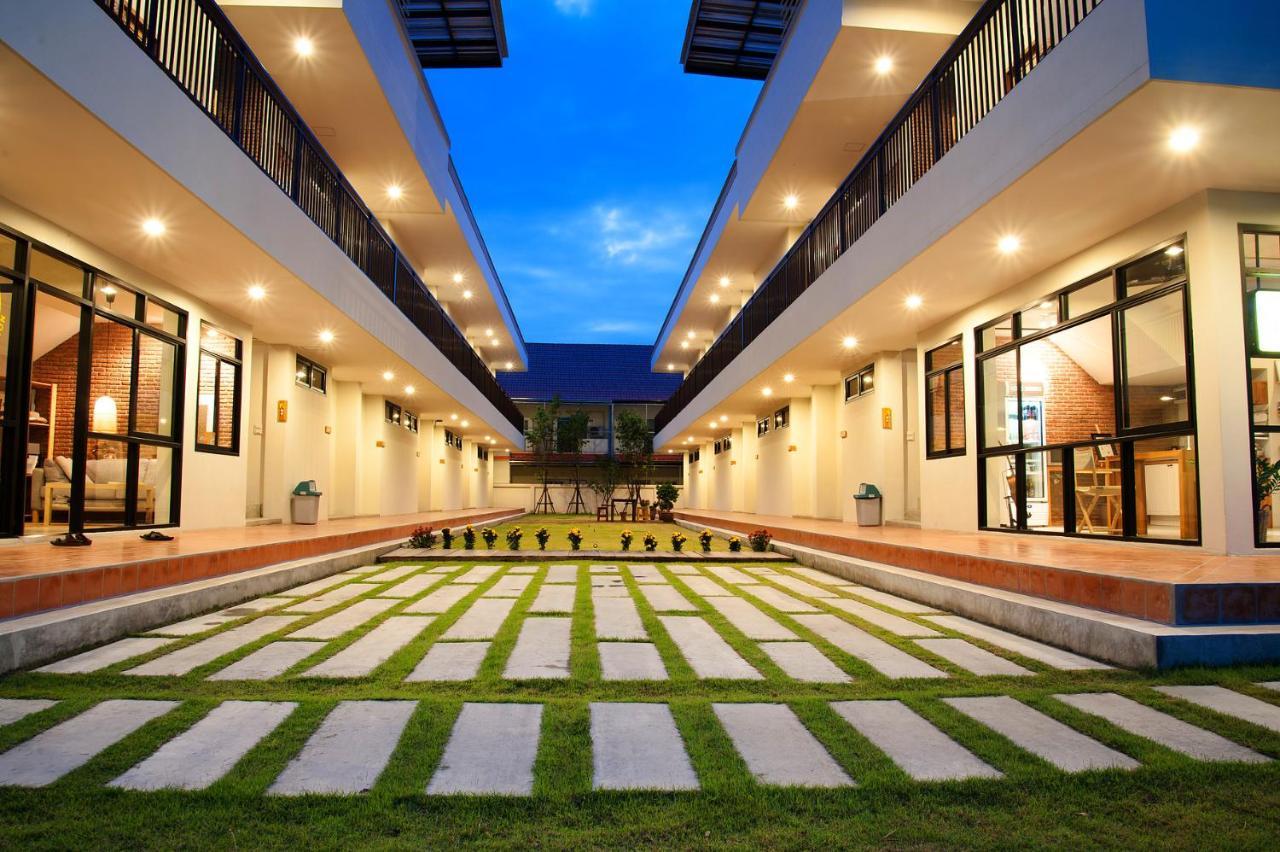Yellow Moon Hotel Pattaya Esterno foto