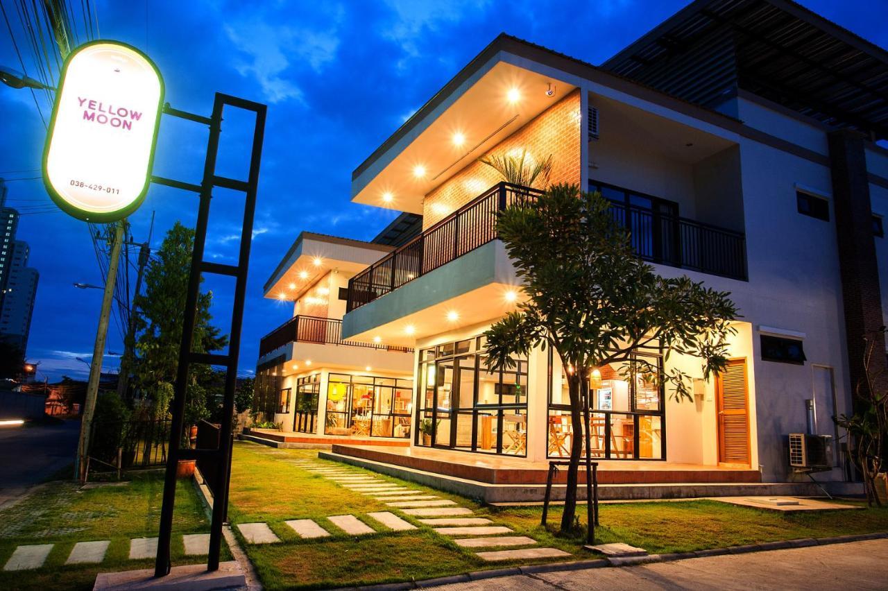 Yellow Moon Hotel Pattaya Esterno foto