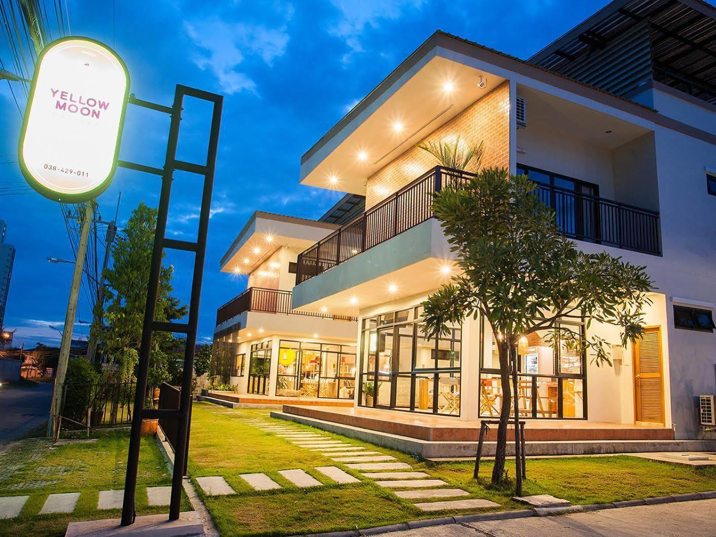 Yellow Moon Hotel Pattaya Esterno foto